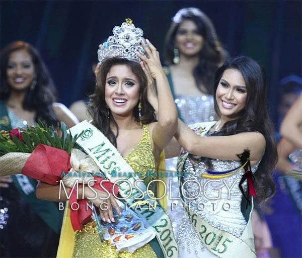 Katherine Elizabeth Espín đăng quang trong hạnh phúc. Ảnh NGÔI SAO